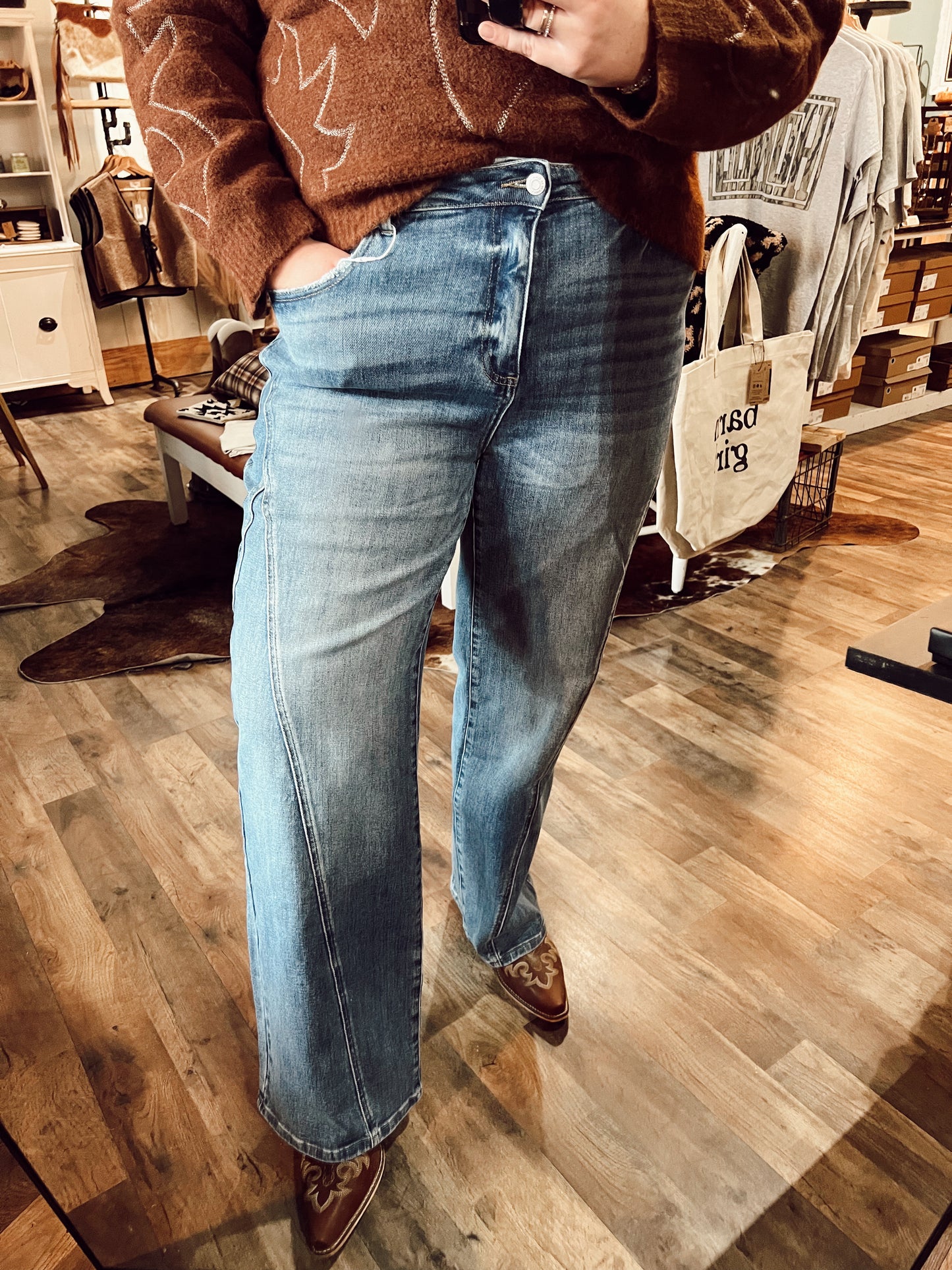ASYMMETRIC SEAM STRAIGHT LEG