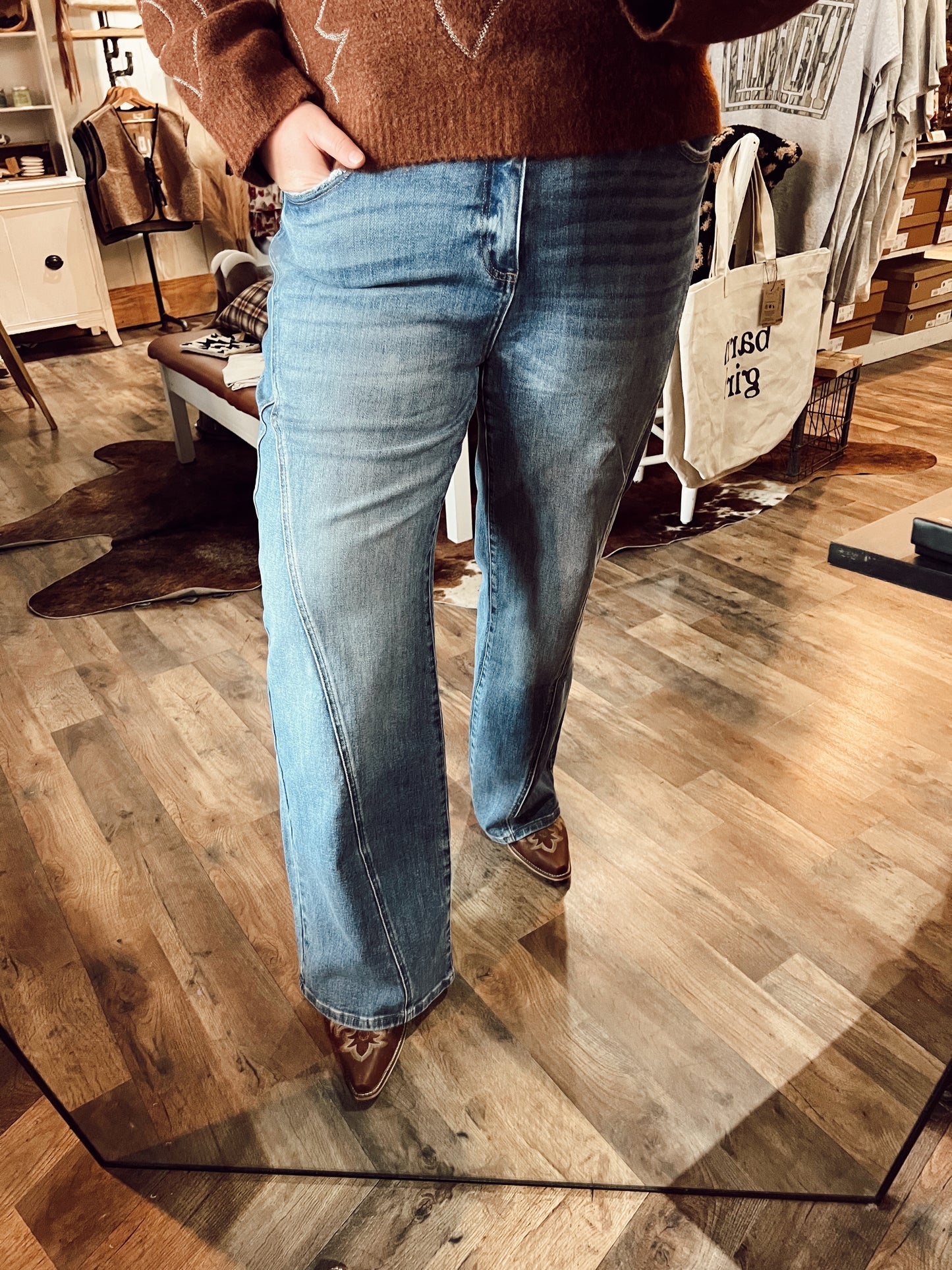 ASYMMETRIC SEAM STRAIGHT LEG