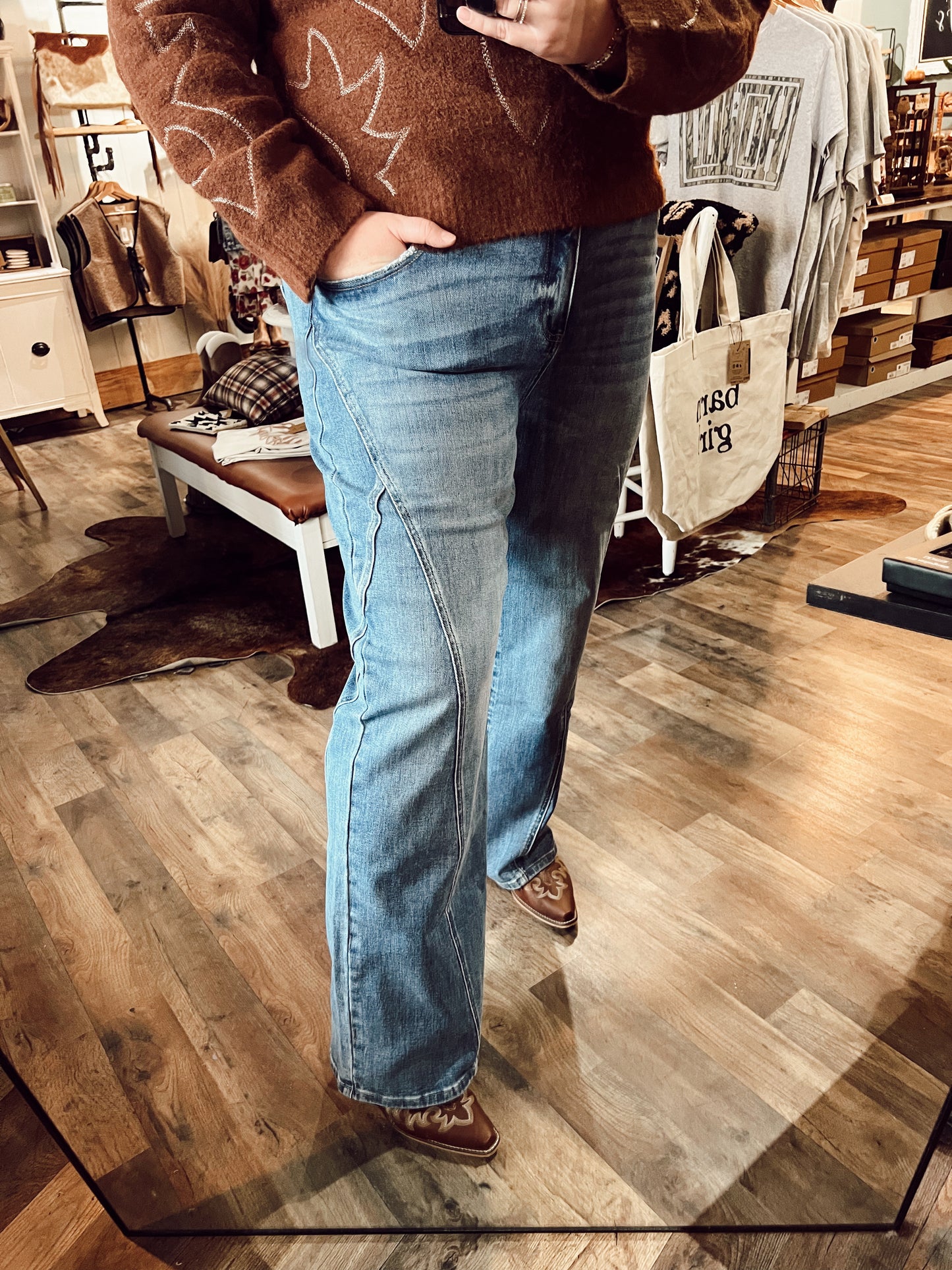 ASYMMETRIC SEAM STRAIGHT LEG