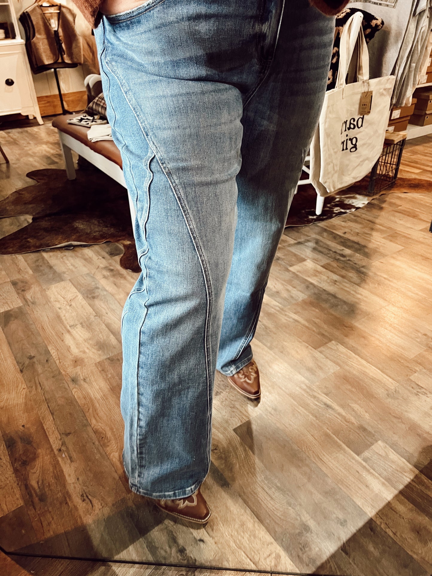 ASYMMETRIC SEAM STRAIGHT LEG