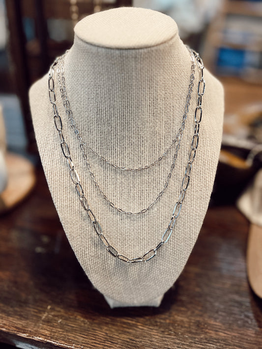 TRIPLE CHAIN LINK NECKLACE