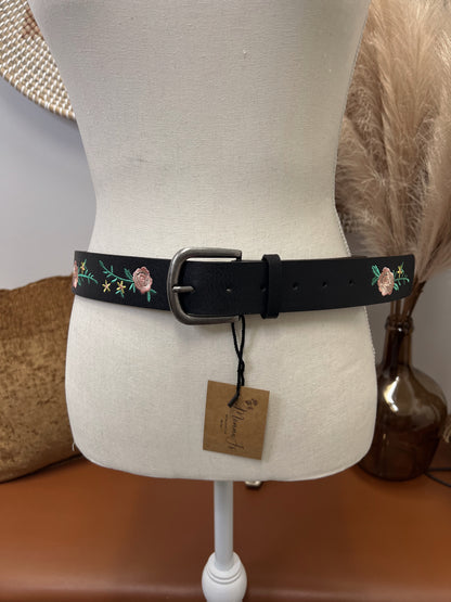 FLORAL EMBROIDERED HORSESHOE BUCKLE LEATHER BELT