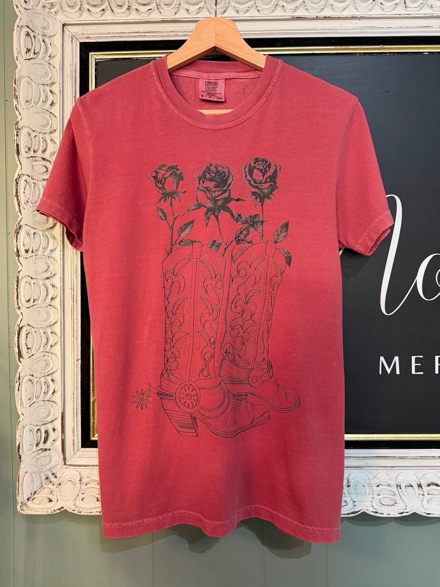 BOOTS & ROSES TEE