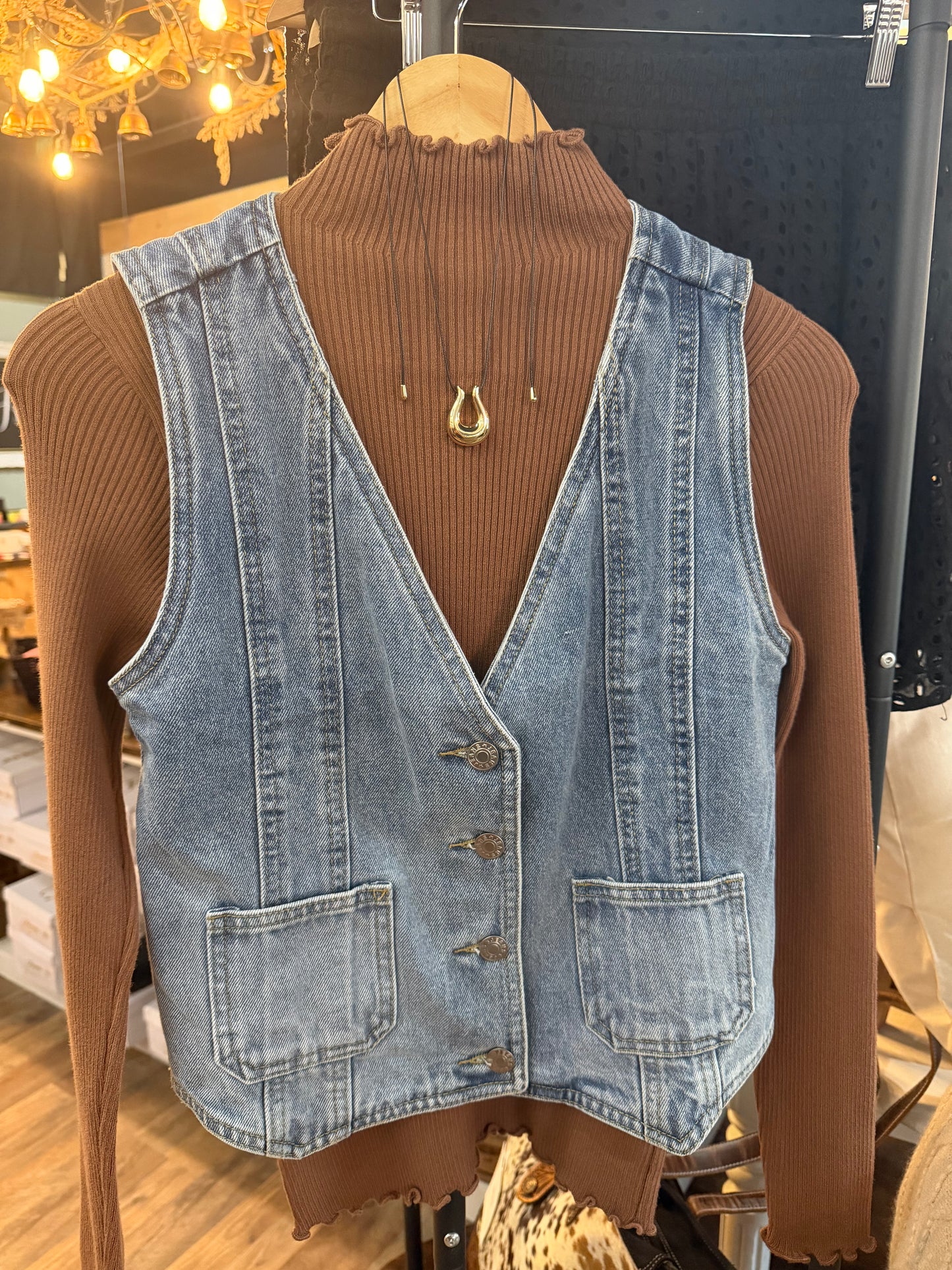 PUFF HORSESHOE PENDANT