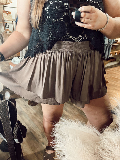 DOUBLE DOWN FRILL SHORTS