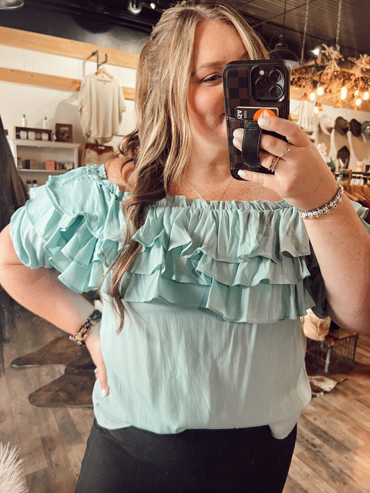 DON’T RUFFLE MY FEATHERS TOP