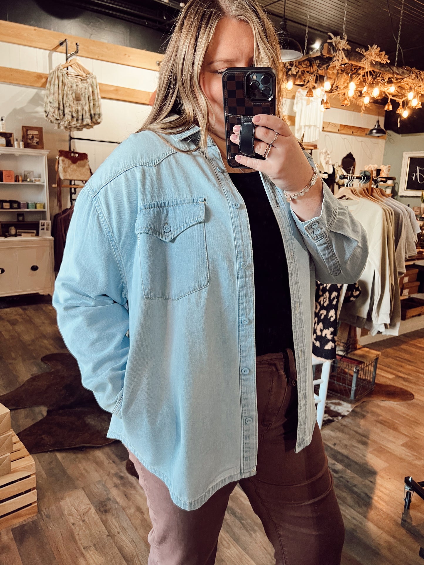 WESTERN YOKE DENIM SHIRT: LIGHT WASH