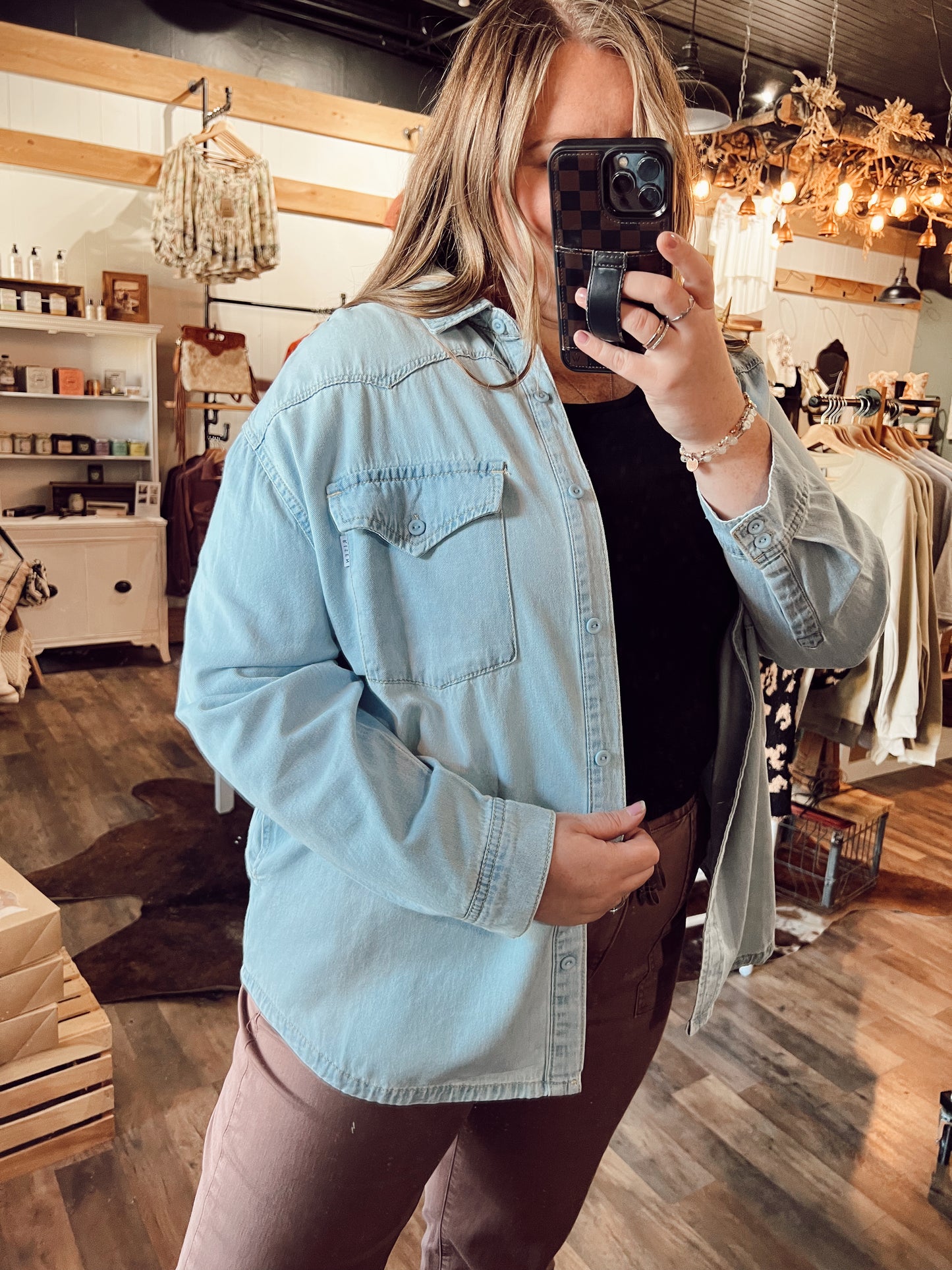 WESTERN YOKE DENIM SHIRT: LIGHT WASH